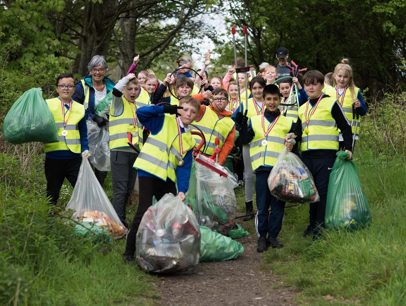 A school class enjoying helping keep Irvine clean and tidy.